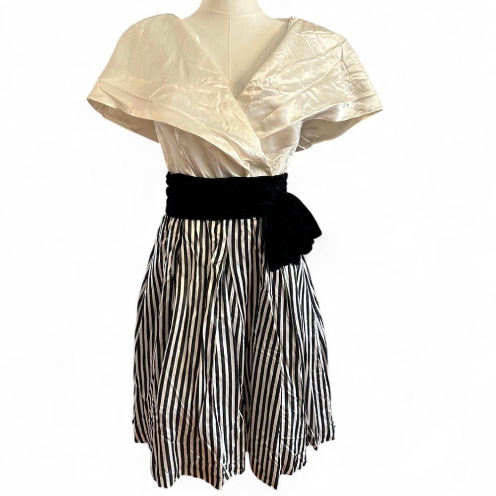 Positively Ellyn Vintage White and Black Striped Cocktail Dress size 10